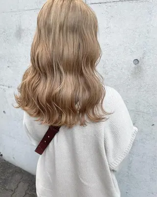 ロング 白髪ぼかしハイライト めさきすずなのヘアスタイル