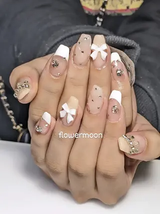 ネイル フラワー ムーンのネイルデザイン