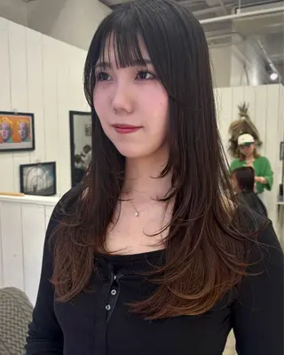 ロング Ann./艶髪 /レイヤーカットのヘアスタイル