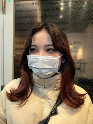 カラー こまつばらみお/レイ ヤー/ダブルカラーのヘアスタイル