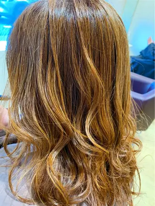 セミロング GUESTs(ゲスト)所属・T つぐみのヘアスタイル