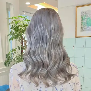 ロング カラー ヘアアレンジ 🧸ハイトーン🧸 ゆっきー🧸のヘアスタイル