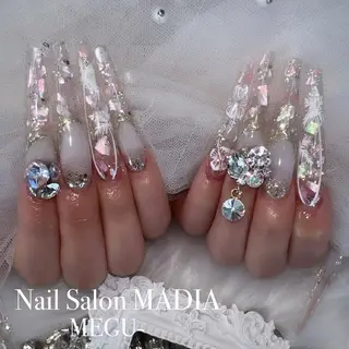 ネイル MADIA藤沢所属・MADIA MEGUのネイルデザイン
