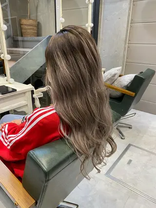 ロング カラー 金子 真悠のヘアスタイル