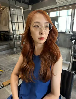 ロング LeAng所属・佐伯 桃のヘアスタイル