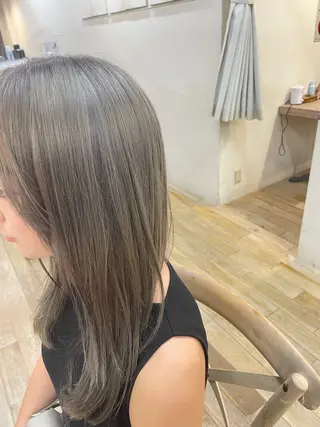 セミロング カラー 玉邑 美菜のヘアスタイル