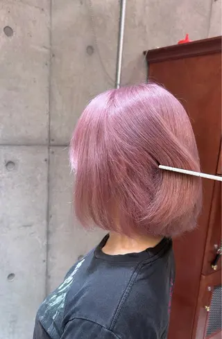 ショート カラー iris名駅 ハイトーンブリーチ【イリス】所属・閼伽井 誇和のヘアスタイル