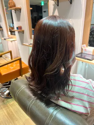 セミロング カラー ツキダテ ユイのヘアスタイル