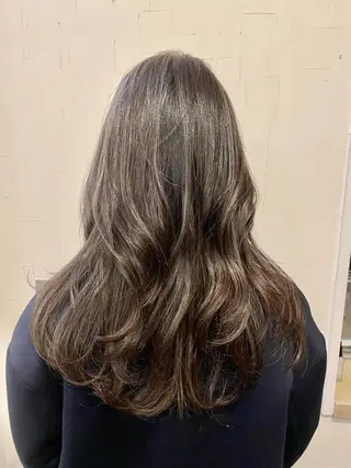 セミロング カラー ナナナパレナ所属・NARUSE✂︎ カラースペシャリストのヘアスタイル