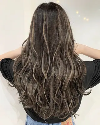 ミディアム カラー るな/暖色、 ベージュカラー🎀のヘアスタイル