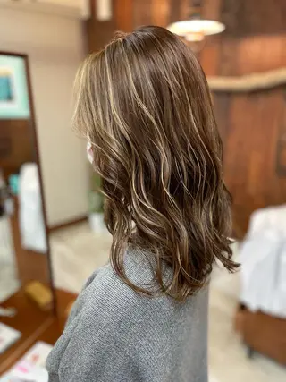 セミロング カラー 【髪質改善】タケウチ 【手で乾かすだけ】のヘアスタイル