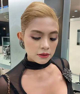 ミディアム ヘアアレンジ au美容室所属・au栄矢場町 水素髪質改善Tのヘアスタイル