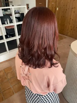 ミディアム カラー 川元 汐音のヘアスタイル