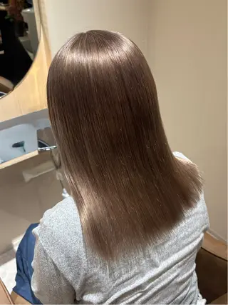 ミディアム 西田 朋華のヘアスタイル