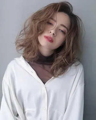 ミディアム カラー SALOWIN梅田茶屋町店所属・ウルフレイヤーカット /チヒロのヘアスタイル