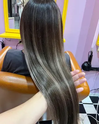 ロング カラー チビ編み込みエクステ シールエクステのヘアスタイル