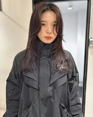 セミロング カラー Loom.所属・村上雅人 ナチュラルモードのヘアスタイル