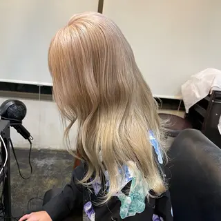 ロング Colore（コローレ）所属・顔タイプ/ダブルカラ ー/りりかのヘアスタイル