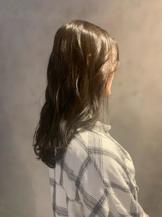 セミロング 229所属・高橋 亜紀のヘアスタイル