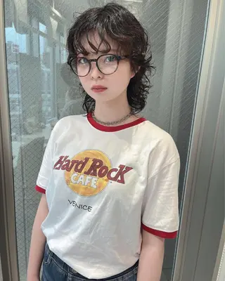 ミディアム パーマ ウルフカット／吉村 桃子のヘアスタイル