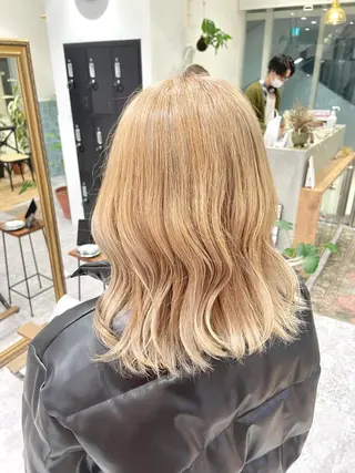 カラー ブリーチカラー ボブカット🫧のヘアスタイル