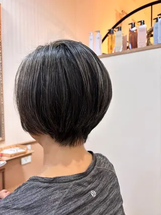 ショート シンセティックヘアデザイン所属・吉井 愛のヘアスタイル