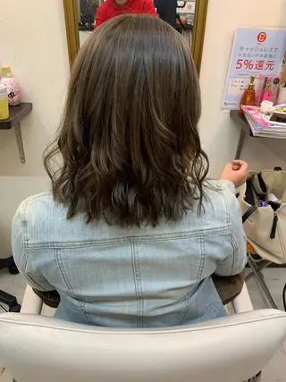ミディアム カラー あるす美容室所属・あるす 美容室のヘアスタイル