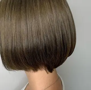 ショート カラー 小森 衣純のヘアスタイル