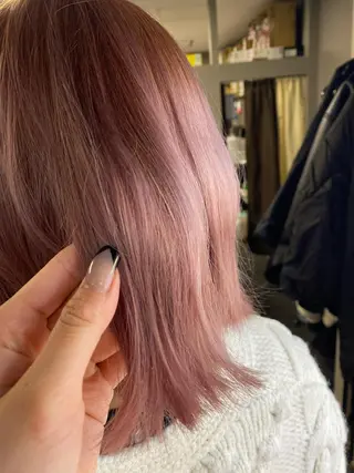 カラー Milk Tea YUNAのヘアスタイル