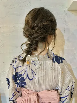 ヘアアレンジ 柔らかブラウン/顔周 りレイヤー♡ユウシのヘアスタイル