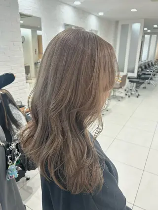 ロング 🍂透明感ベージュ カラー🍂森部杏菜のヘアスタイル