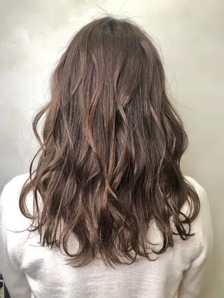 セミロング カラー パーマ 美髪矯正 🌈髪質改善 山下のヘアスタイル