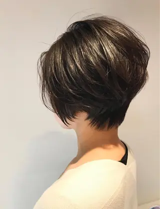 ショート カラー BIANCO北堀江 AKANEのヘアスタイル