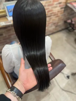 ロング 飯星慧斗 /ブリーチ、縮毛矯正のヘアスタイル