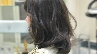 ミディアム カラー ウエモト　タク ショート/レイヤーのヘアスタイル