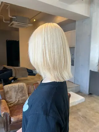 ショート カラー 髪質改善×ハイトーン レイヤー天神美容室のヘアスタイル