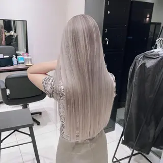 ロング カラー オフホワイトアンドなんば所属・福西 洋斗のヘアスタイル