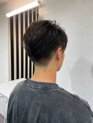 ショート メンズ 響　インナーカラー イヤリングカラーのヘアスタイル