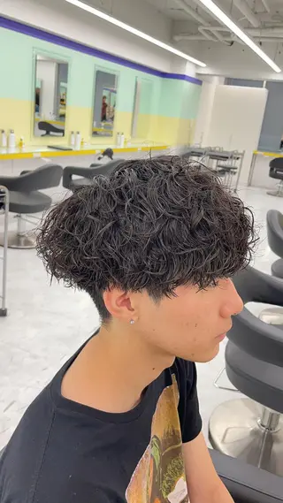 ミディアム パーマ ヘアアレンジ メンズ 艶カラー の達人のヘアスタイル