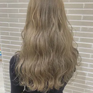 ロング 潟上 菜摘のヘアスタイル