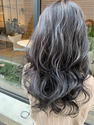 ロング カラー ヘアアレンジ Moana by HEADLIGHT所属・tomoka／ デザインカラー🌺のヘアスタイル