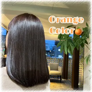 セミロング カラー 岡本 絢香のヘアスタイル