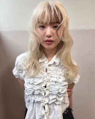 セミロング オカモト ミユウのヘアスタイル