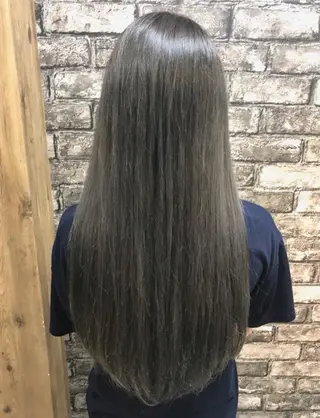 ロング やなせ まりのヘアスタイル