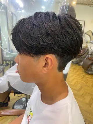 メンズ 柏のセンターパート のプロ関口 柊太のヘアスタイル