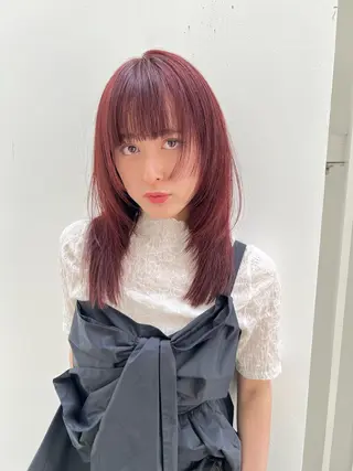 ミディアム カラー TOMOYAレイヤー ブリーチ縮毛矯正のヘアスタイル