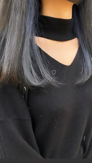 セミロング カラー ウルフカット／吉村 桃子のヘアスタイル