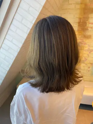 セミロング カラー YUNA ユウナのヘアスタイル