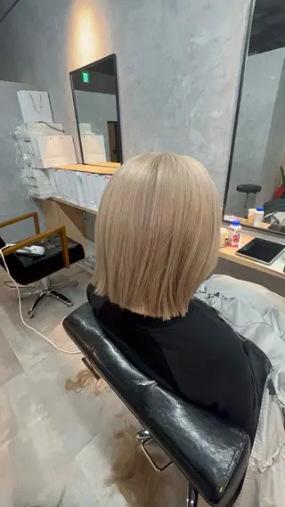 ミディアム motoトップカラー リスト/ブリーチカラのヘアスタイル