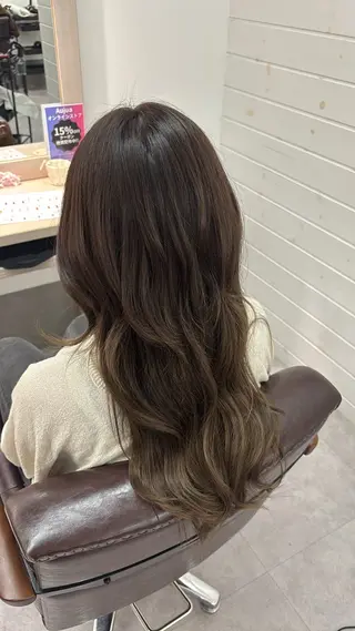 ロング 岩本 遥加のヘアスタイル